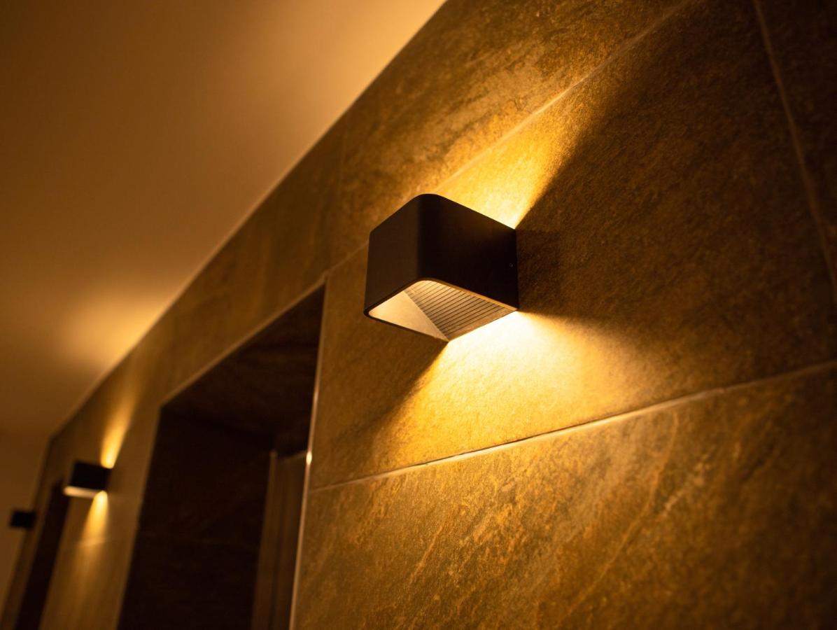 アクラPiano And Gold At The Lennox, Airport Residentialアパートメント エクステリア 写真