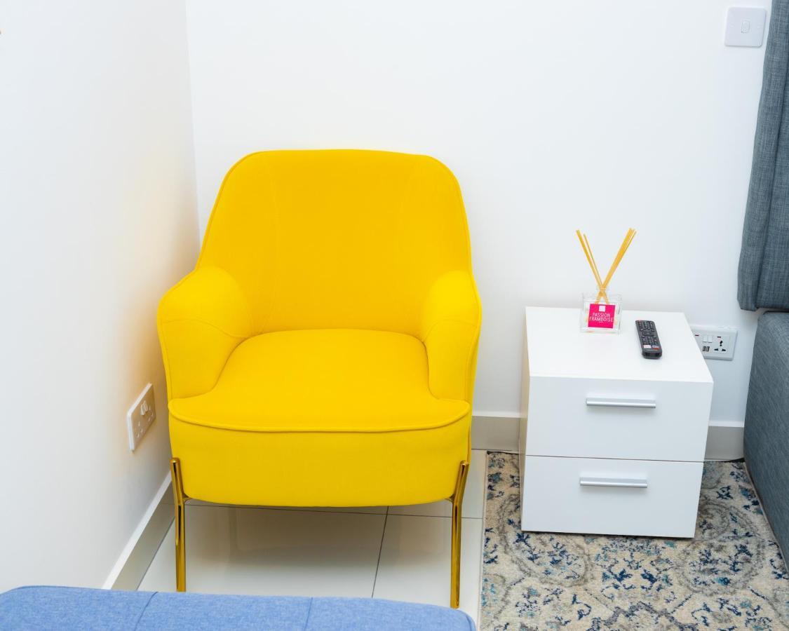 アクラPiano And Gold At The Lennox, Airport Residentialアパートメント エクステリア 写真